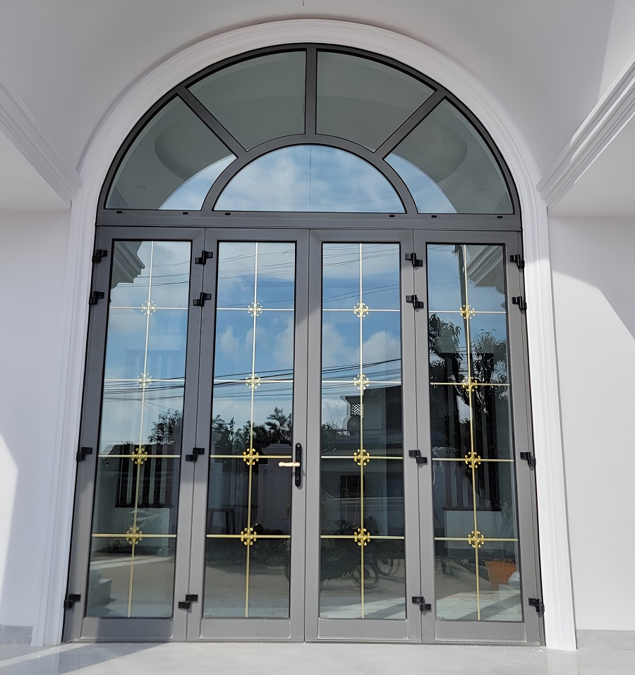 Thiết kế cửa đi nhôm kính 2 cánh uốn vòm ấn tượng